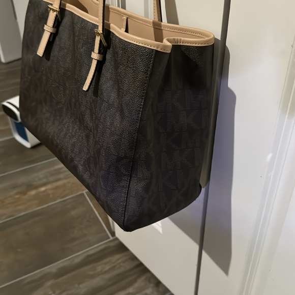 Michael Kors purse - Picture 5 of 10